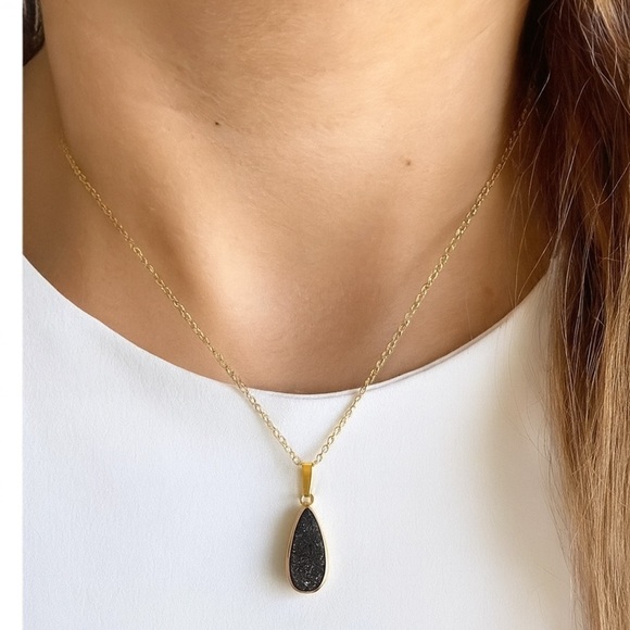 Kinsley Armelle Jewelry - NWOT Kinsley Armelle Gold Black Druzy Collection Raven Quartz Drop Necklace